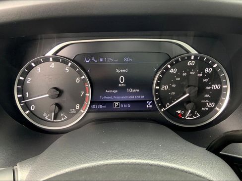 Used 2022 Nissan Titan SV image 10