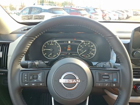 New 2025 Nissan Pathfinder SL image 9