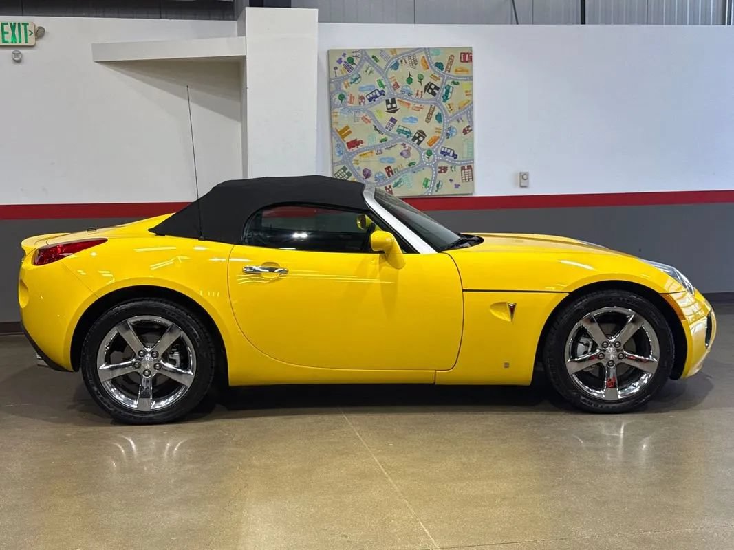 Used 2007 Pontiac Solstice GXP w/ Premium Package RWD image 39