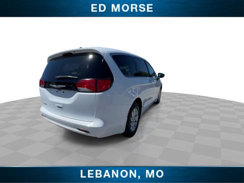 Used 2023 Chrysler Voyager LX FWD image 7
