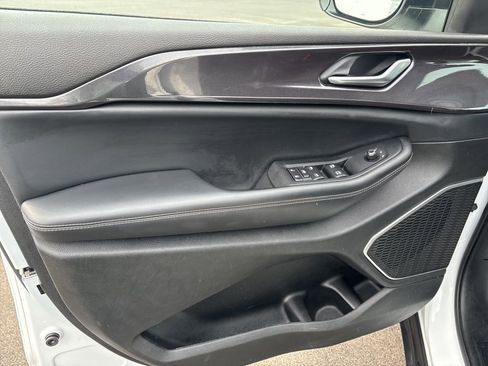 Used 2022 Jeep Grand Cherokee L Laredo w/ Luxury Tech Group I image 9