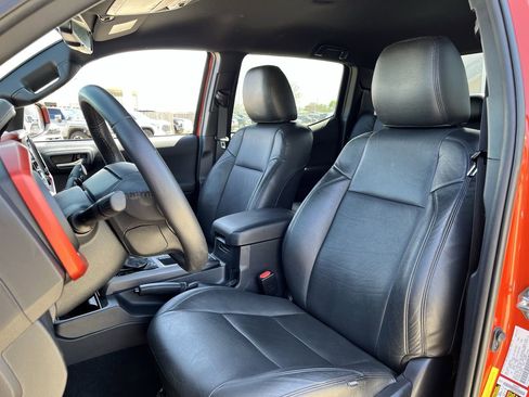 Used 2018 Toyota Tacoma TRD Sport w/ Technology Package image 22