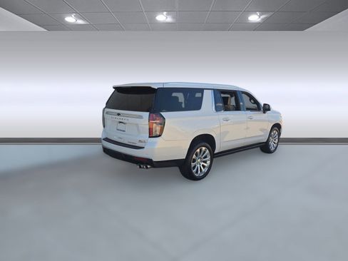 Used 2021 Chevrolet Suburban Premier w/ Premium Package image 9