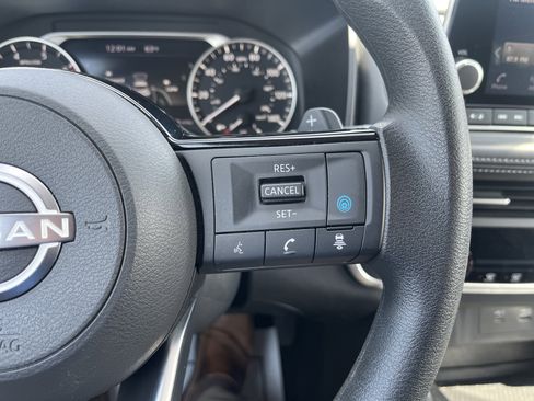 Used 2023 Nissan Rogue SV AWD/4WD image 19