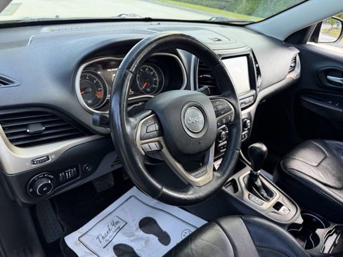 Used 2015 Jeep Cherokee Limited w/ Luxury Group image 16