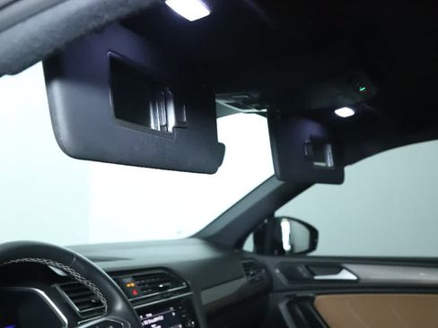 Used 2023 Volkswagen Tiguan SE AWD/4WD image 19