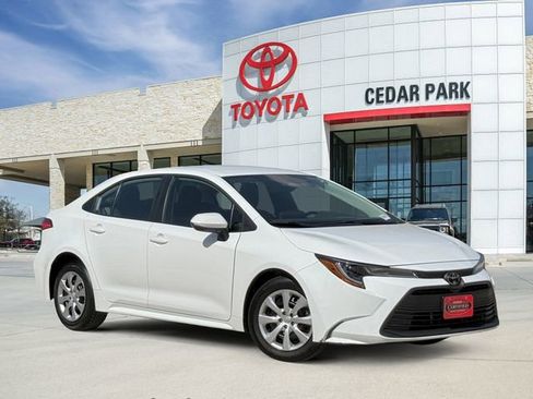 Used 2025 Toyota Corolla LE image 1