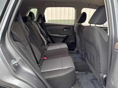 Used 2022 Nissan Rogue SV FWD image 34