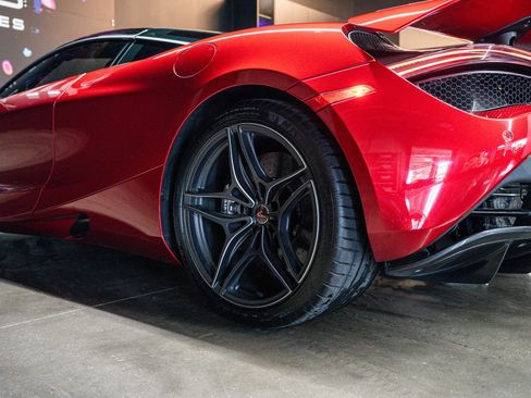 Used 2018 McLaren 720S RWD image 17