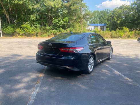 Used 2019 Toyota Camry LE w/ Convenience Package FWD image 5