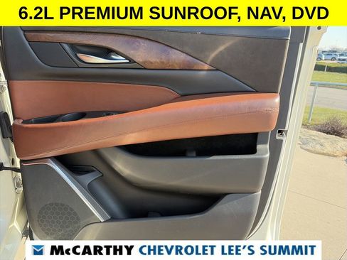 Used 2015 Cadillac Escalade ESV Premium image 40