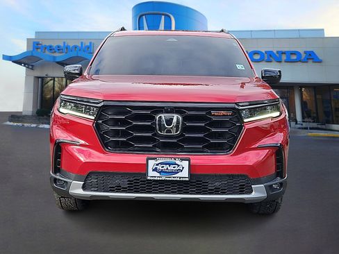 Certified 2023 Honda Pilot TrailSport image 2