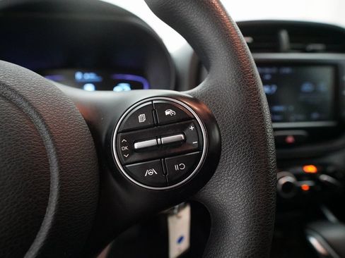 Certified 2023 Kia Soul LX w/ LX Technology Package image 18