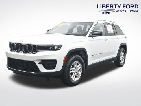 Used 2023 Jeep Grand Cherokee Laredo RWD image 1