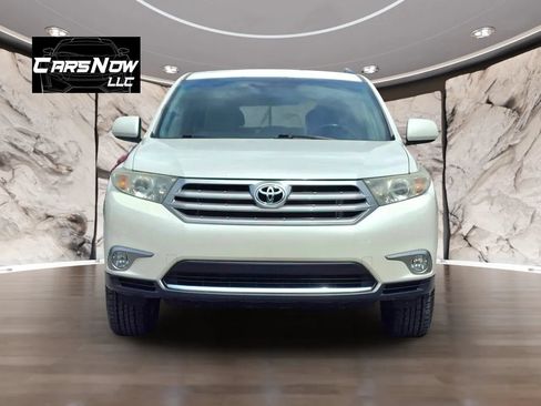 Used 2012 Toyota Highlander FWD w/ Tech Pkg image 2