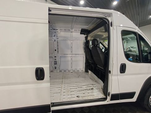 Used 2024 RAM ProMaster 2500 w/ Convenience Group FWD image 18