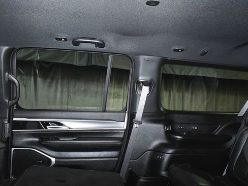 Used 2025 Jeep Wagoneer L Series II w/ 8-pass Seating Package image 54