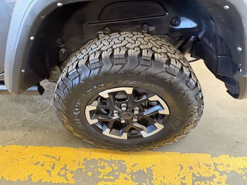 Used 2025 Jeep Wrangler Unlimited Rubicon AWD/4WD image 11