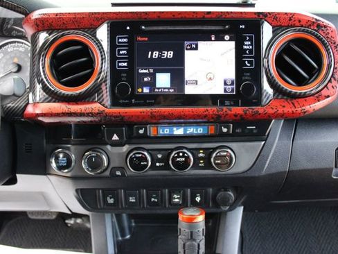 Used 2016 Toyota Tacoma TRD Off-Road w/ Premium & Technology Package AWD/4WD image 22