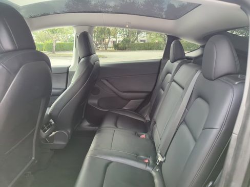 Used 2021 Tesla Model Y Long Range image 17