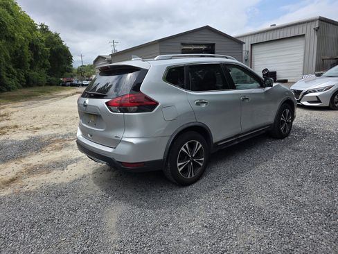 Used 2018 Nissan Rogue SL FWD image 19