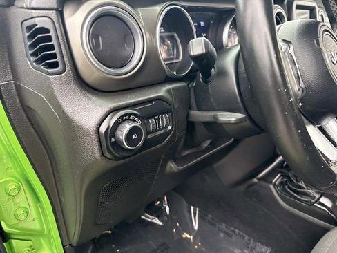 Used 2019 Jeep Wrangler Unlimited Sahara AWD/4WD image 21