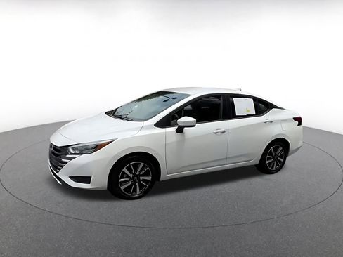 Used 2025 Nissan Versa SV FWD image 8