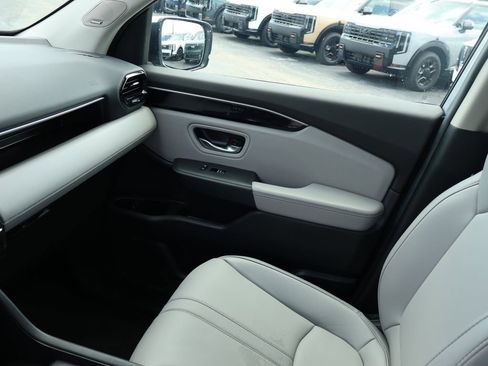 Used 2025 Honda Pilot Touring image 28