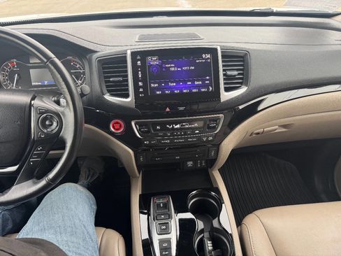 Used 2017 Honda Pilot Touring image 19