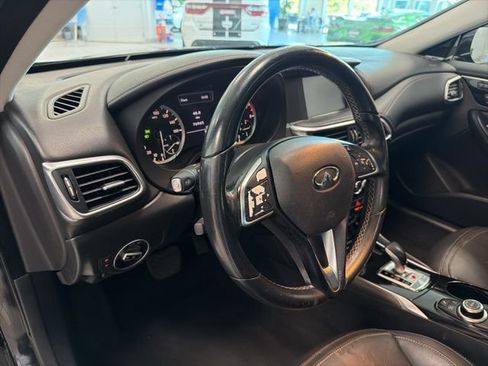 Used 2017 INFINITI QX30 Premium FWD image 13