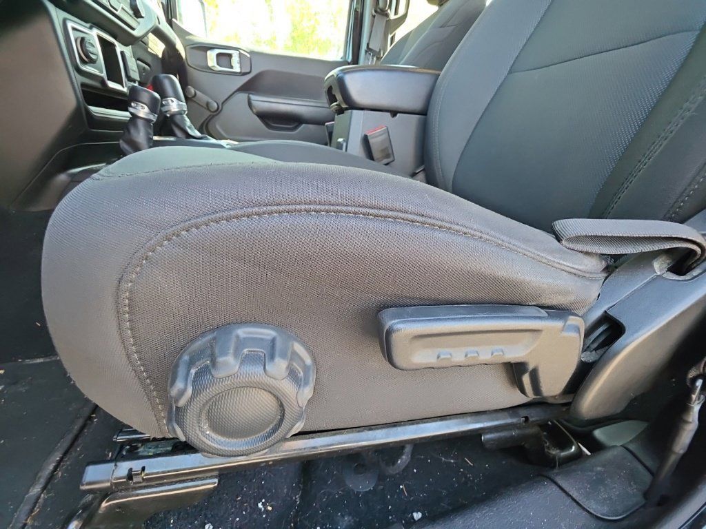 Used 2022 Jeep Wrangler Unlimited Sport AWD/4WD image 12