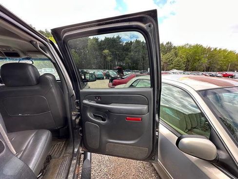 Used 2004 Chevrolet Silverado 2500 LT AWD/4WD image 28