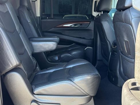Used 2019 Cadillac Escalade ESV Luxury w/ LPO, Radiant Package AWD/4WD image 19