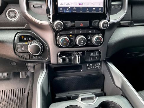 Used 2022 RAM 1500 Big Horn AWD/4WD image 32