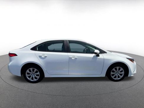 Used 2025 Toyota Corolla LE FWD image 16