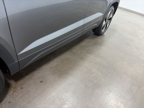 New 2026 Volkswagen Taos SE image 10