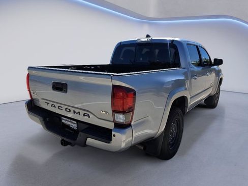Used 2020 Toyota Tacoma SR5 AWD/4WD image 6
