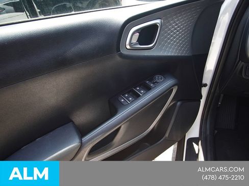 Used 2025 Kia Soul LX w/ LX Technology Package FWD image 13