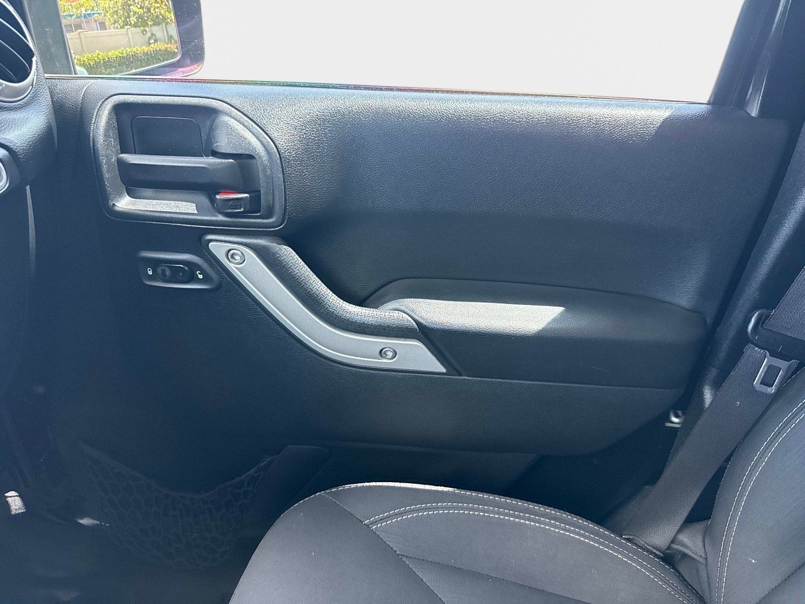 Used 2017 Jeep Wrangler Unlimited Sahara AWD/4WD image 20