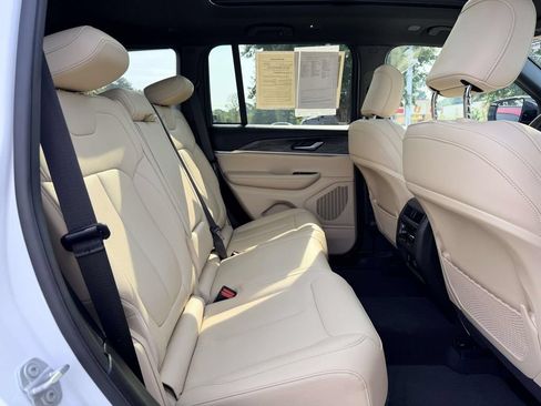 Certified 2023 Jeep Grand Cherokee Limited AWD/4WD image 10
