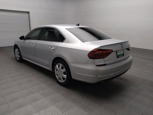 Used 2018 Volkswagen Passat 2.0T SE w/ SE Lighting Package image 5