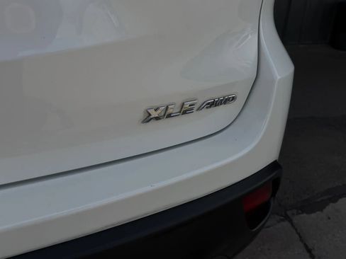 Used 2019 Toyota Highlander XLE AWD/4WD image 43