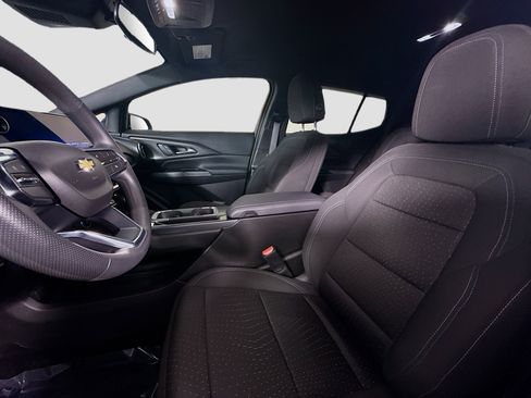 Used 2025 Chevrolet Equinox EV LT image 19