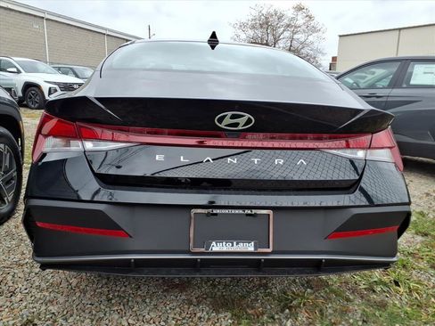 New 2026 Hyundai Elantra SE image 4
