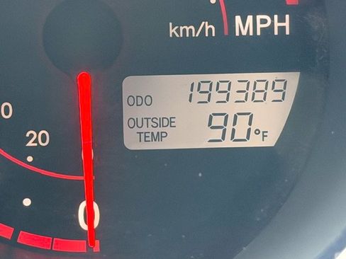 Used 2007 Toyota Matrix XR FWD image 19