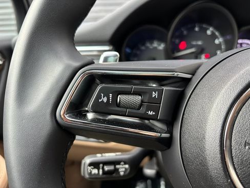 Certified 2025 Porsche Macan image 15