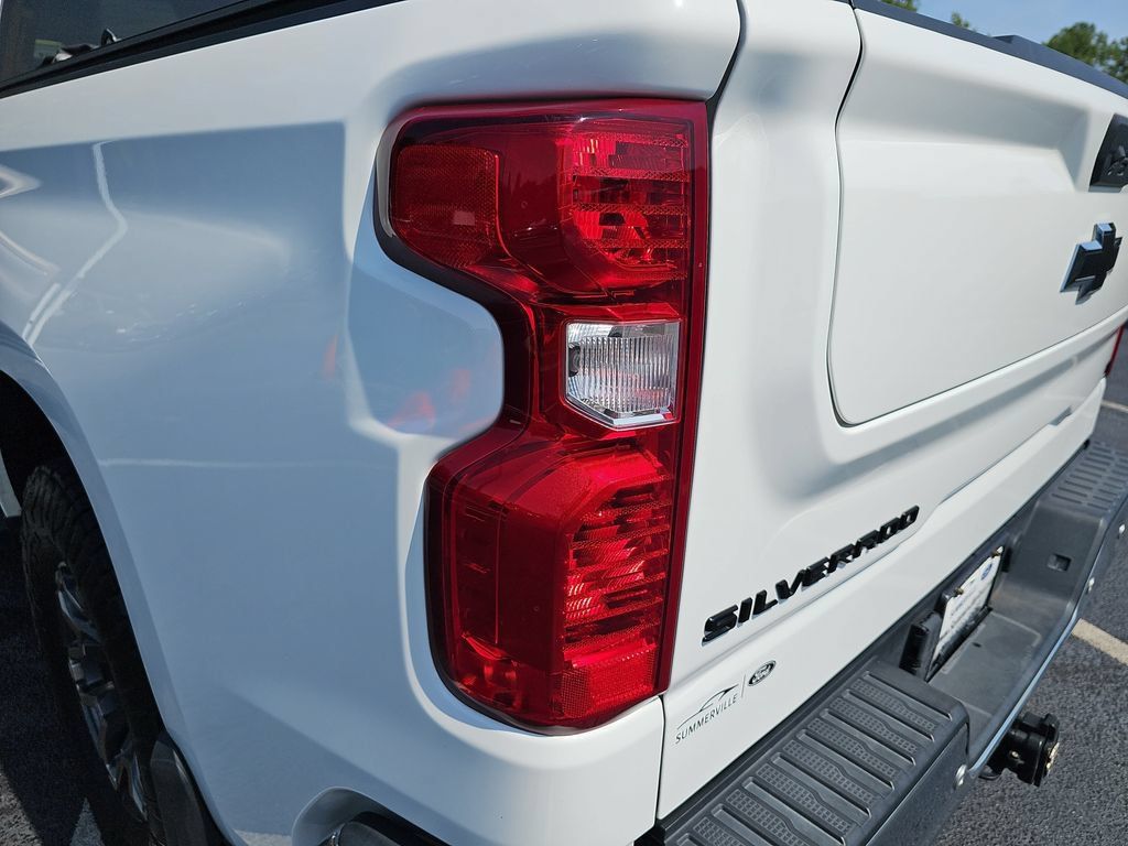 Used 2022 Chevrolet Silverado 1500 LT AWD/4WD image 39
