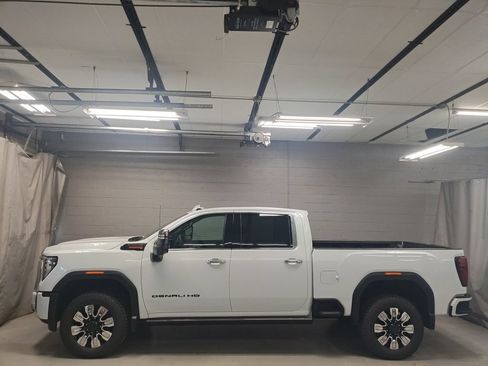 New 2026 GMC Sierra 2500 Denali w/ Denali Reserve Package AWD/4WD image 15