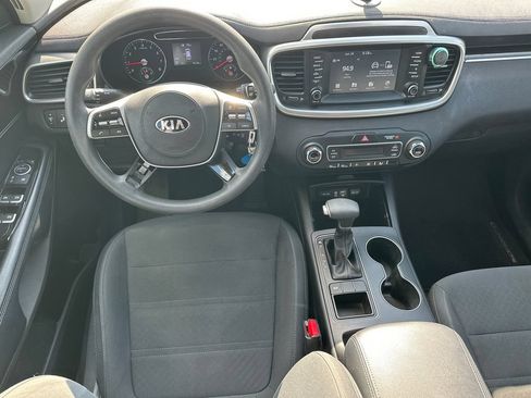 Used 2019 Kia Sorento FWD V6 image 23