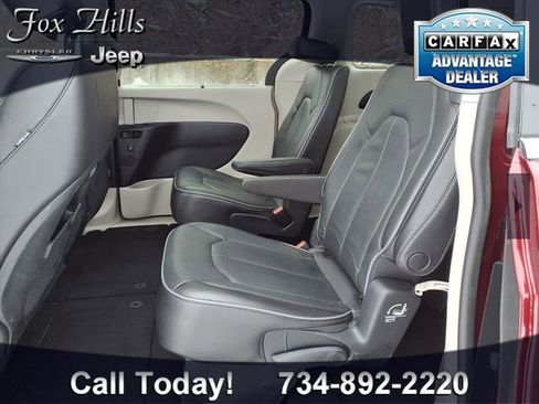 Used 2020 Chrysler Pacifica Limited image 12